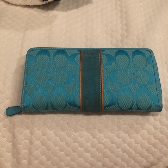 {C o a c h} Beautiful Wallet - Picture 2 of 3